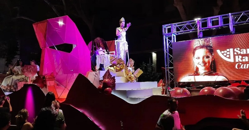 Los carros: color y fiesta por las calles de Mendoza