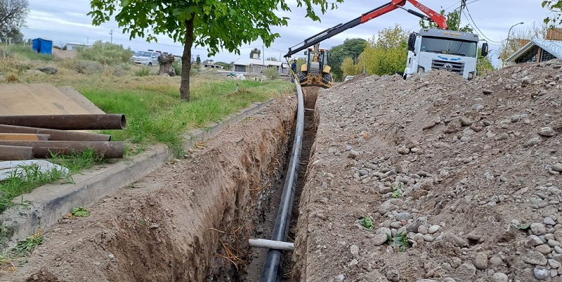 Gasoducto: concluyó la obra sobre los zanjones de la ruta y ya se colocan caños en la ciudad