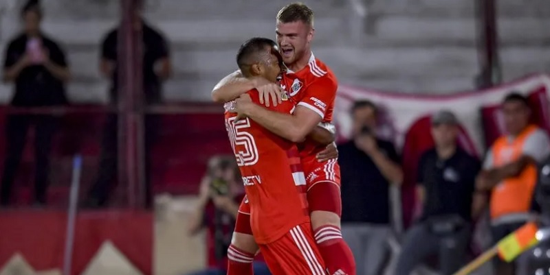 River goleó a Huracán en Parque Patricios