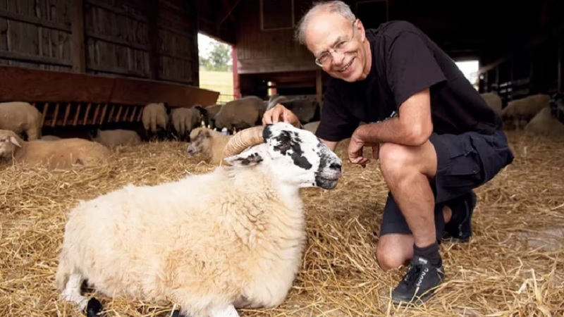 Del veganismo al antiespecismo: la nueva religión antihumanista que venera a la tierra y a los animales