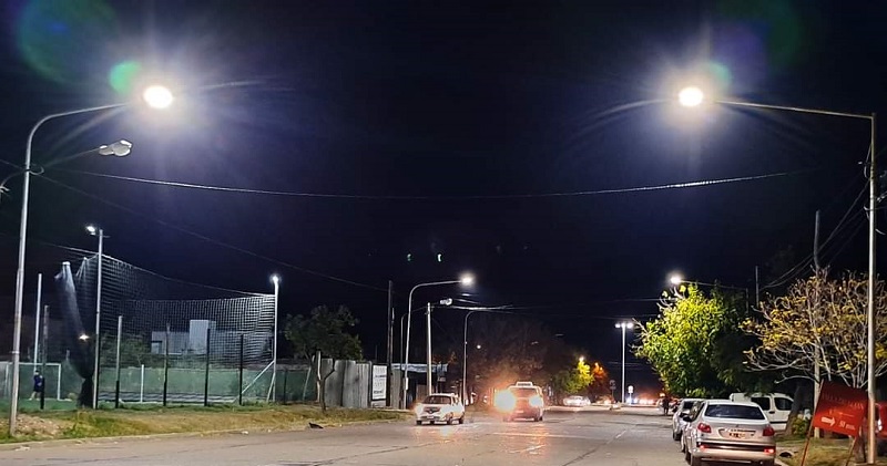 Más luces LED en ciudad, avenida Iselín