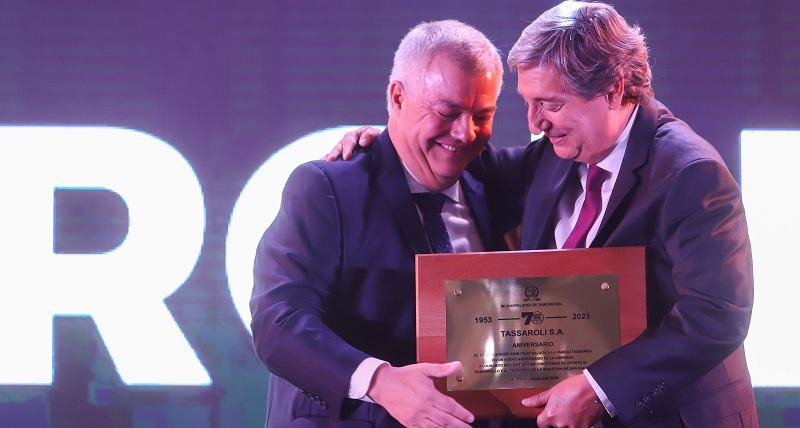 Emir Félix reconoció a la empresa Tassarolli en su 70° aniversario