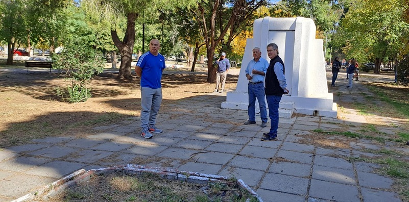Comenzó la transformación de la Plaza de Villa Atuel