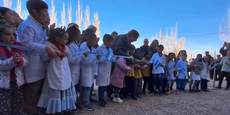 Se inauguró el nuevo Polideportivo y la Plaza de El Sosneado