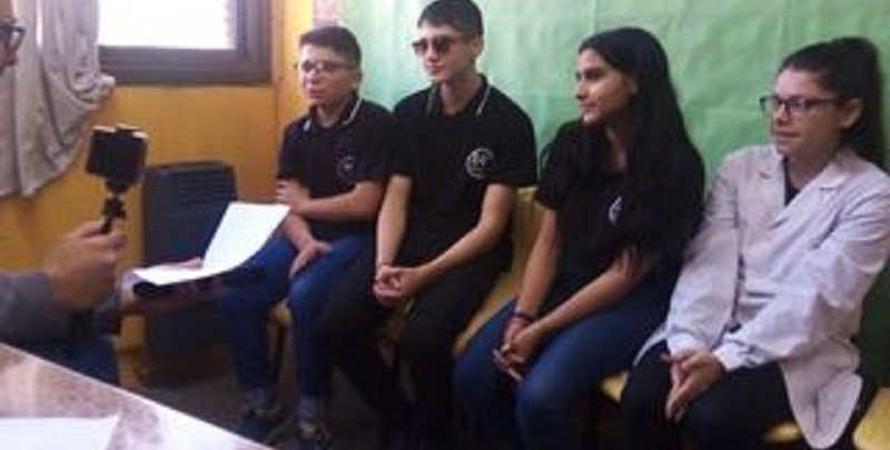 La escuela República del Perú de San Rafael hace prácticas de streaming