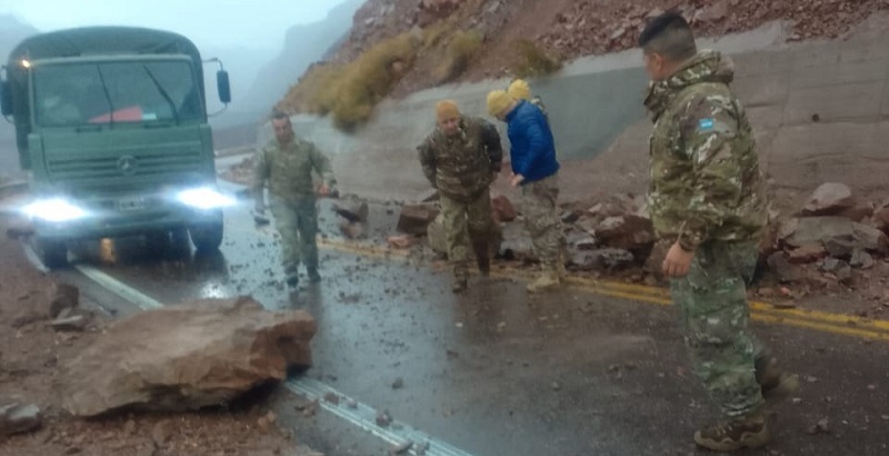 Por el temporal en alta montaña hubo un desprendimiento de piedras en la ruta 7