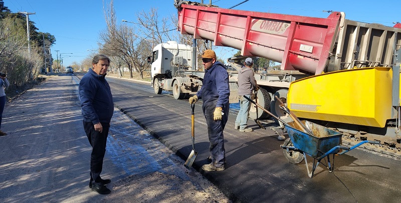 Félix supervisó el asfalto de Urquiza y anunció más obras en barrios y distritos