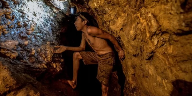 12 personas murieron asfixiadas tras el colapso de una mina de oro