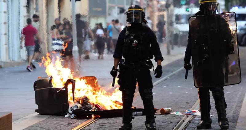 Francia: escuadrones neofascistas salen a las calles a combatir a los manifestantes