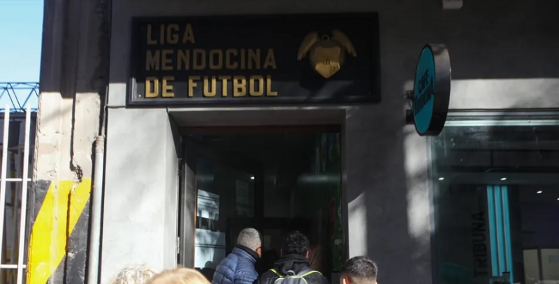 Anuncio y bronca en la Liga Mendocina por las entradas para River-Talleres (C)