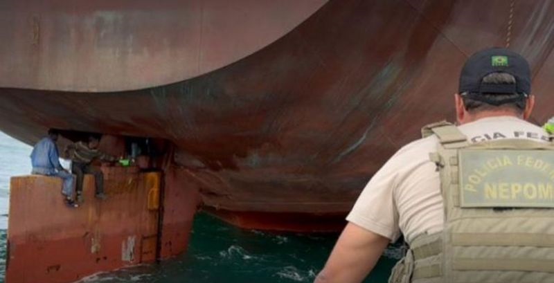 La devastadora imagen de los 4 nigerianos que llegaron a Brasil escondidos en la pala del timón de un barco