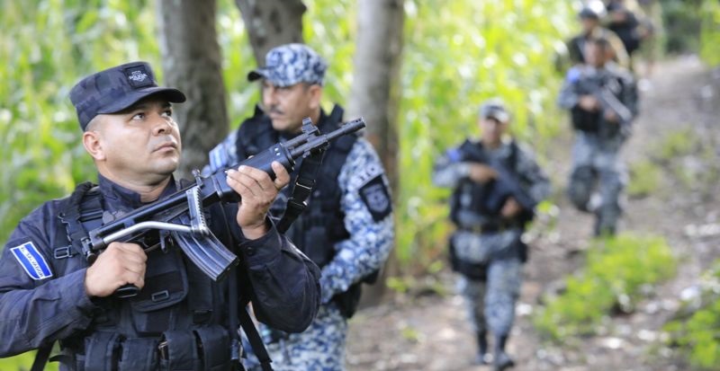 Bukele ordena a 7.000 soldados y 1.000 policías cercar toda una región para sacar a las pandillas «de sus escondites»