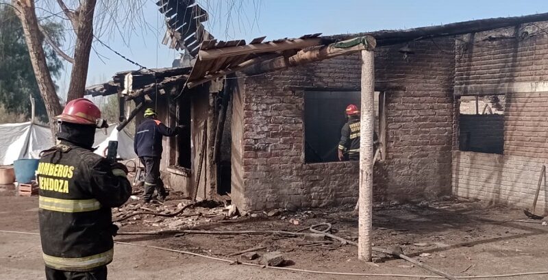 Un niño habría provocado el incendio de su casa