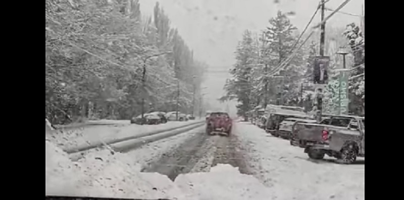 Sigue nevando inténsamente, se sugiere no viajar por ruta 40 hacia Malargüe