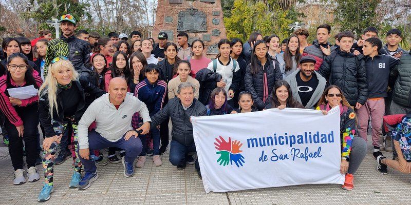 El Intendente arengó a cientos de jóvenes que viajaron a los Juegos Evita provinciales