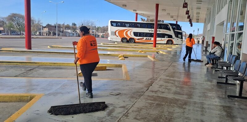 Se normalizan los servicios y la limpieza en la terminal de ómnibus