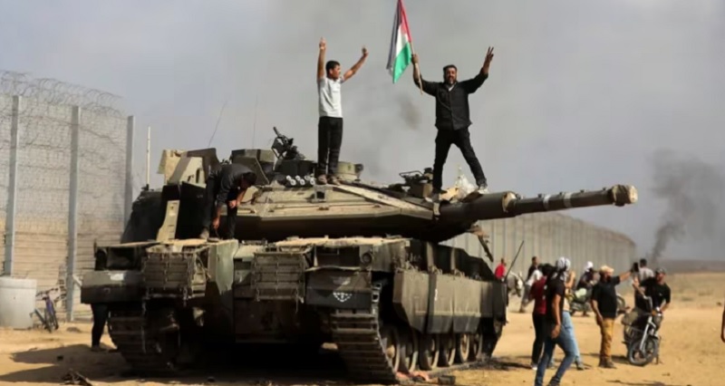 Israel en guerra: Hamas se infiltró, asesinó y secuestró desfila por Gaza con cadáveres de soldados