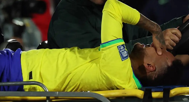 Neymar sufrió la rotura del ligamento cruzado y de los meniscos de la rodilla izquierda