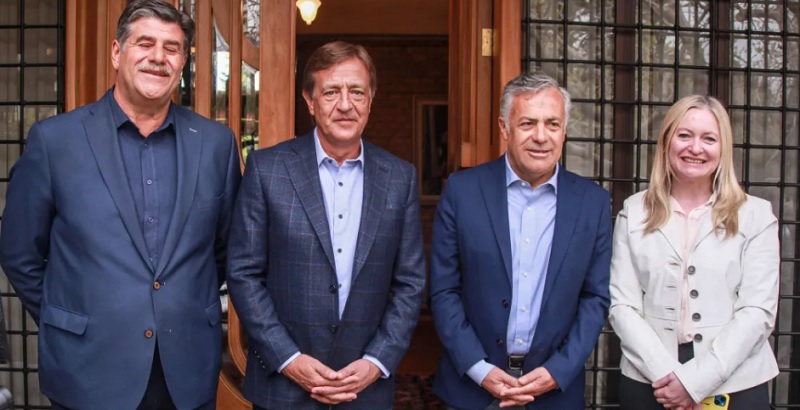 Suarez, Cornejo y los intendentes de Cambia Mendoza definieron su postura para el balotaje