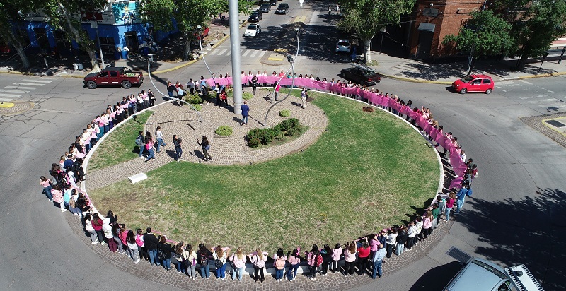 Octubre Rosa en San Rafael: lazo viviente y concientización sobre el cáncer de mama
