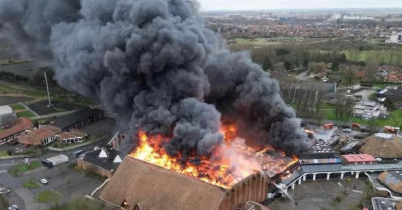 Un voraz incendio destruyó por completo un estadio de básquet en Francia
