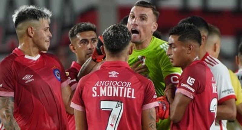 Un River desmantelado empató con Argentinos en el Monumental