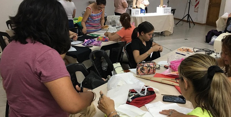 El Polo Textil realizará talleres para enseñar a hacer mochilas y pecheras escolares