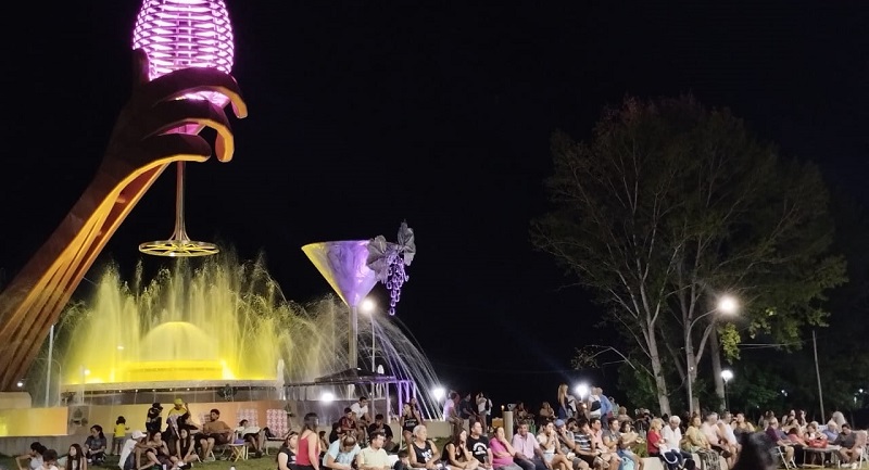 Una multitud disfrutó el cierre de «Modo Vacaciones» en la Rotonda de la Copa
