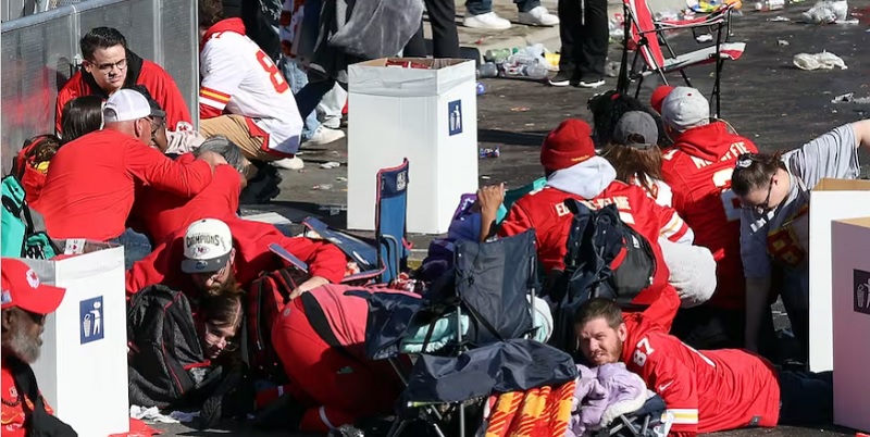 Dos muertos y más de 20 heridos por un tiroteo en el desfile del Super Bowl