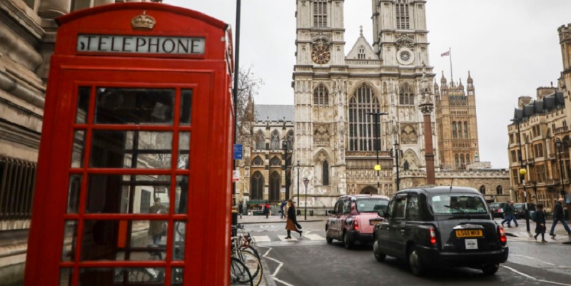 ¿Por qué los ingleses conducen por el lado izquierdo?