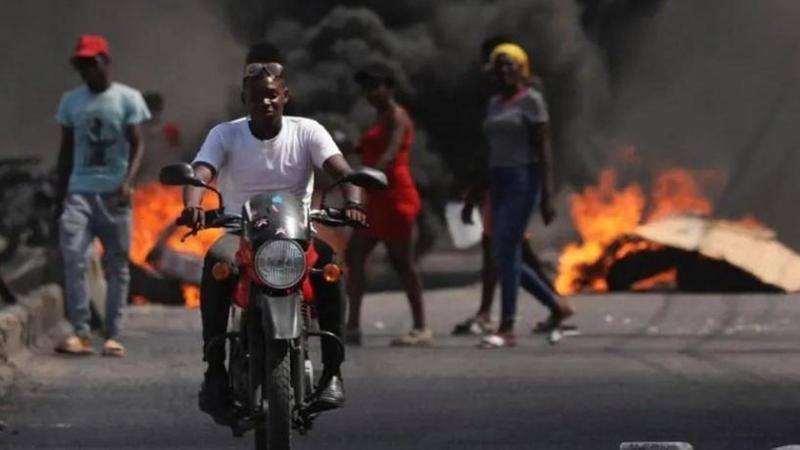 Estado de emergencia en Haití, asaltaron una cárcel y liberaron a centenares de presos