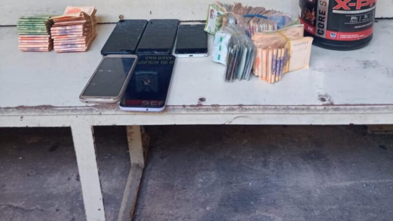 Detienen a un delincuente con gran cantidad de dinero y un arma de fuego
