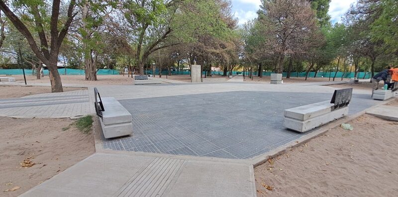 Etapa final en la renovación del playón y la Plaza del barrio Ingeniero Balloffet