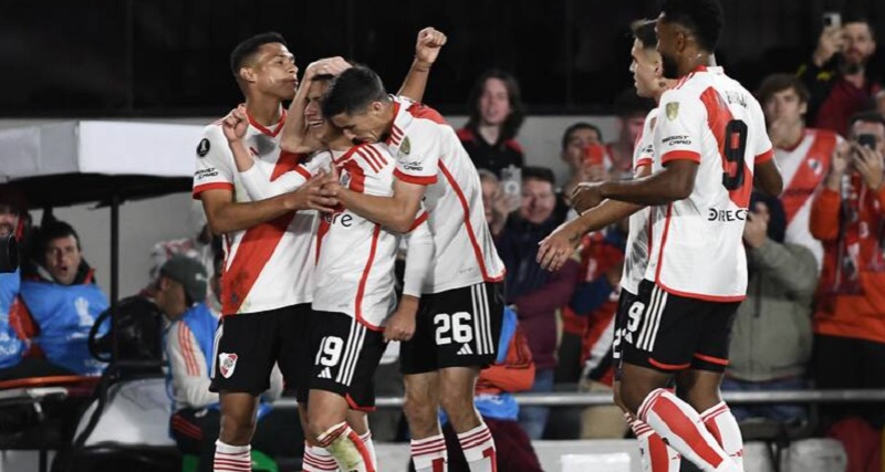 River derrotó 2 a 0 a Nacional de Uruguay por la Copa Libertadores y lidera