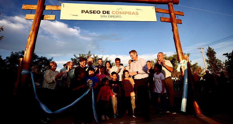 Omar Félix inauguró el nuevo Paseo de Compras «San Expedito» en Monte COmán
