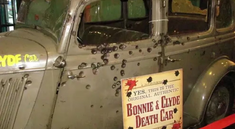 Bonnie & Clyde, la pareja criminal del Siglo XX: asesinatos, cartas de amor y 167 disparos para matarlos