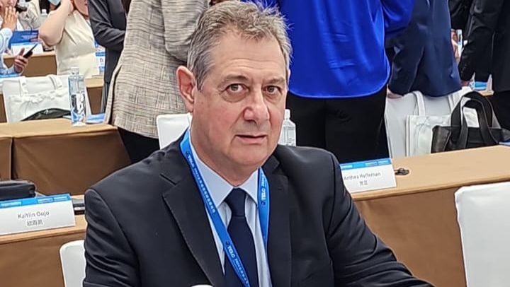 Omar Félix participa en China del foro de desarrollo energético de Tayuan