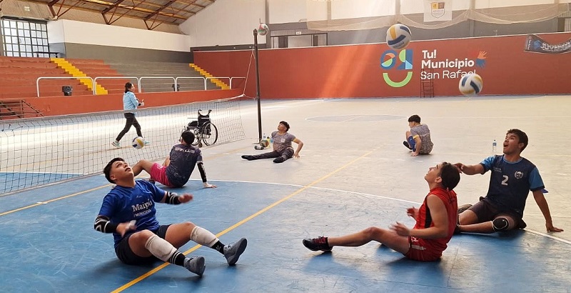 La selección de vóley adaptado visita San Rafael