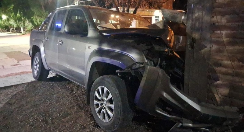 Casi una tragedia, conductor ebrio chocó contra una casa