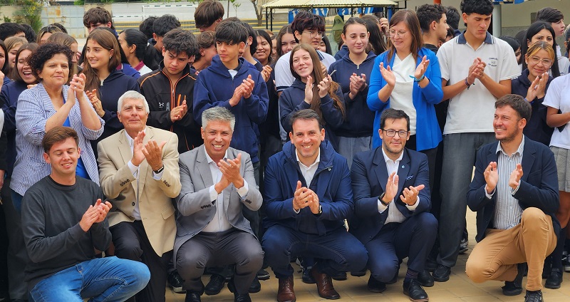 Programa de educación financiera y emprendedurismo para estudiantes secundarios