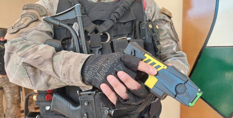 El Gobierno comprará pistolas Taser para fortalecer el equipamiento de la Policía de Mendoza