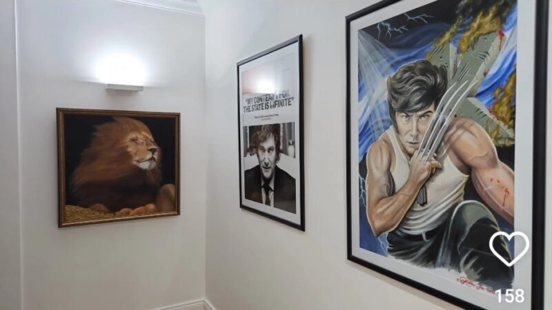 Milei armó una galería en Olivos con retratos de sí mismo y en uno es un X-Men musculoso