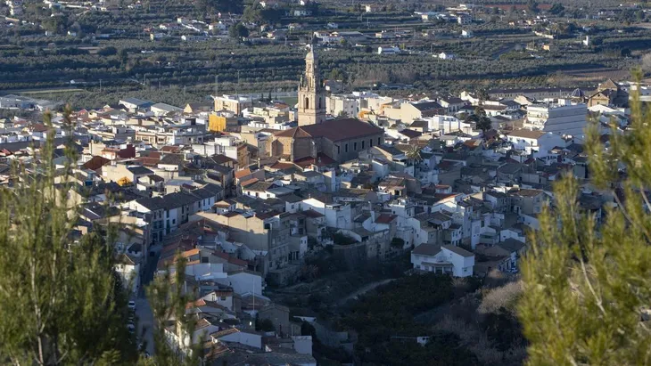 Pueblo en España ofrece trabajo y casas baratas para atraer nuevos habitantes