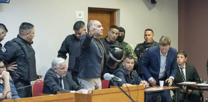 A los gritos y esposado: condenaron a Cositorto por la estafa de Generación Zoe y estalló de furia