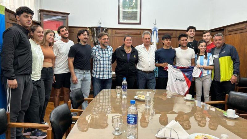 Omar Félix recibió a estudiantes del Instituto Jorge Coll para promover el deporte universitario