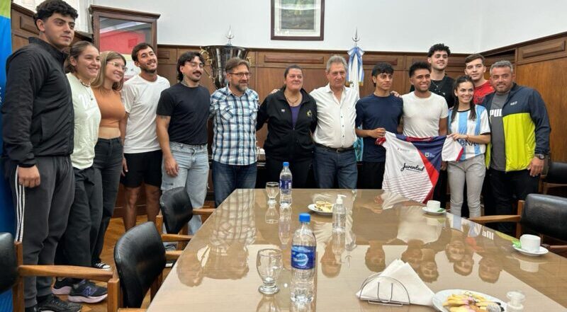 Omar Félix recibió a estudiantes del Instituto Jorge Coll para promover el deporte universitario