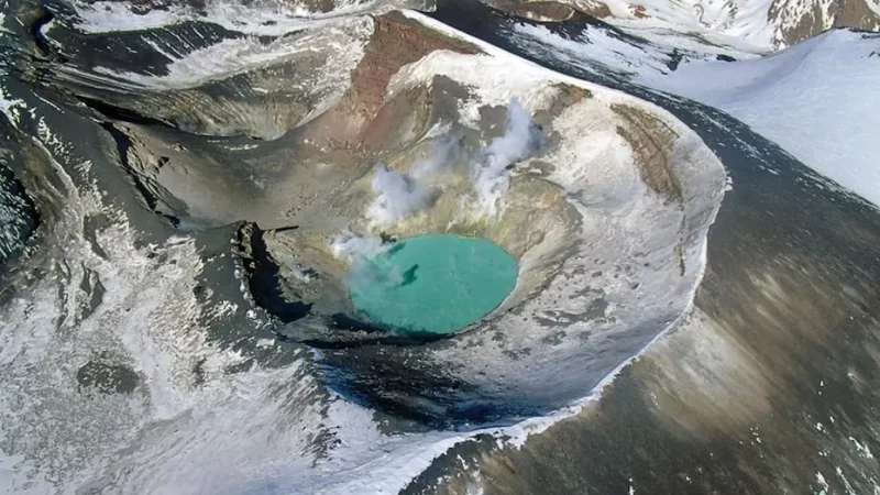 Alerta por el aumento de actividad en un volcán en la frontera entre Mendoza y Chile