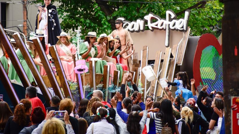Reviví la presentación de San Rafael en el Paseo Federal y conocé el carro vendimial