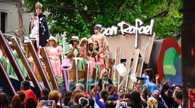 Reviví la presentación de San Rafael en el Paseo Federal y conocé el carro vendimial
