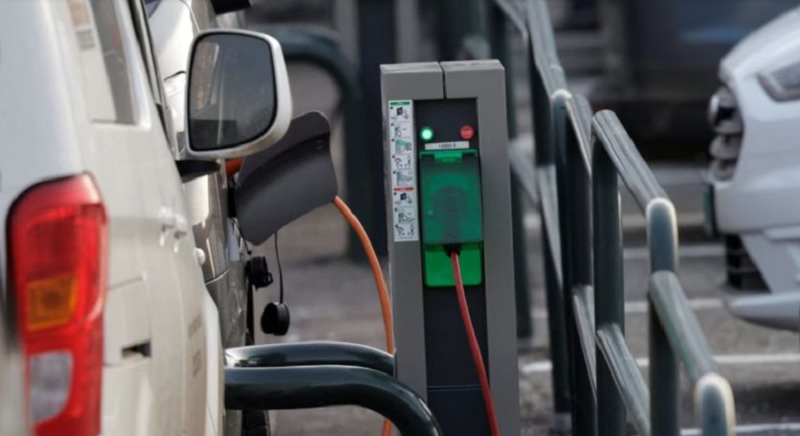 Cómo es el procedimiento para la importación de autos eléctricos e híbridos que oficializó el Gobierno